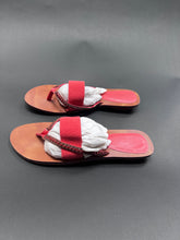 Load image into Gallery viewer, Flip Flops Crystal Red
