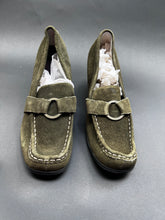 Load image into Gallery viewer, Green Suede Wedges
