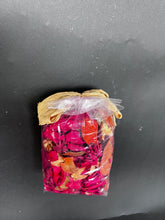 Load image into Gallery viewer, Avon’s Home Fragrance Collection - Hot Apple Pie Potpourri
